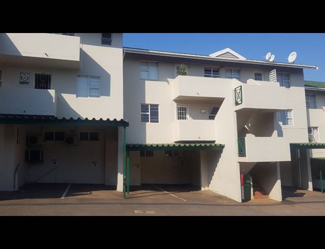 2 bed property to rent in SUNNINGDALE